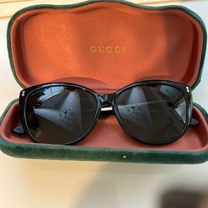 Gucci Black Round Sunglasses